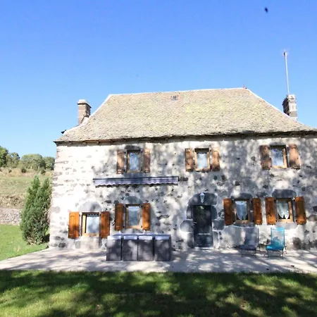 Maison Entiere Situee A Proximite Du Centre Thermal De Chaudes-aigues Dom wakacyjny *