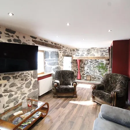 Dom wakacyjny Maison Entiere Situee A Proximite Du Centre Thermal De Chaudes-aigues Espinasse (Cantal)