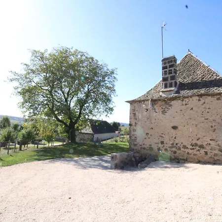 Maison Entiere Situee A Proximite Du Centre Thermal De Chaudes-aigues * Espinasse (Cantal)