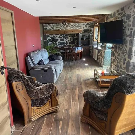 Maison Entiere Situee A Proximite Du Centre Thermal De Chaudes-aigues * Espinasse (Cantal)